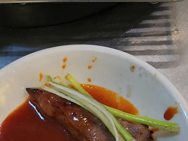 초고추장 소스에 찍어먹는 돼지고기