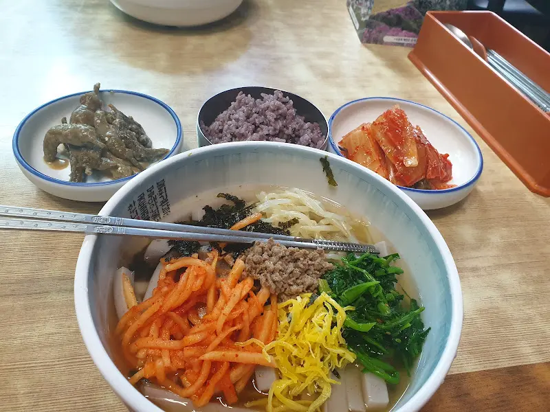 맘보식당 전체 상차림