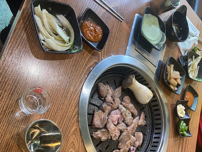 불판 위의 뒷고기