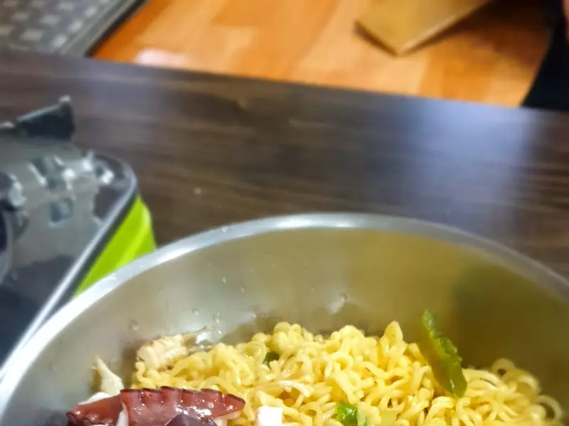 전복해물라면 근접샷