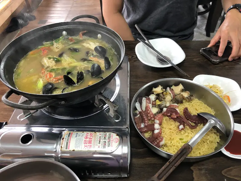 전복해물라면 한상차림