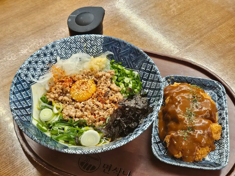 마제소바와 돈카츠의 조화