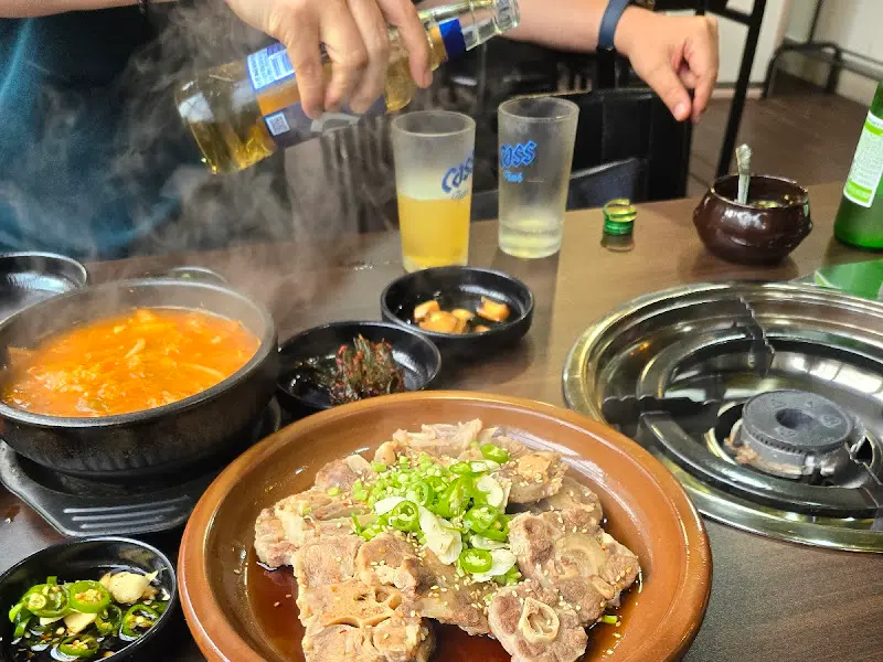 술 한 잔과 함께