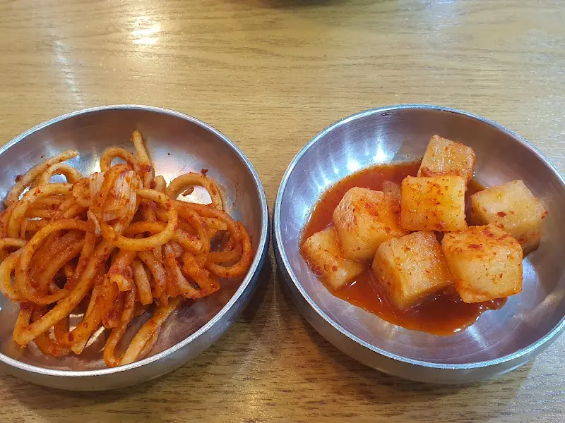 순대국과 환상적인 조화를 이루는 밑반찬