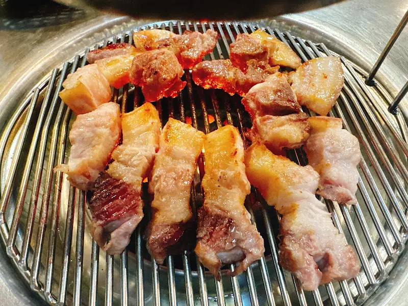 잘 익은 흑돼지