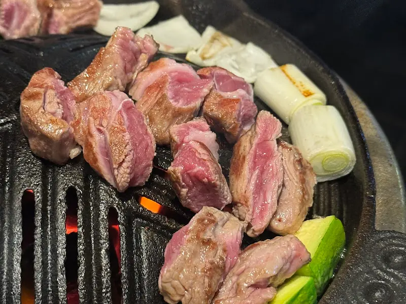 화로에 구워지는 양고기