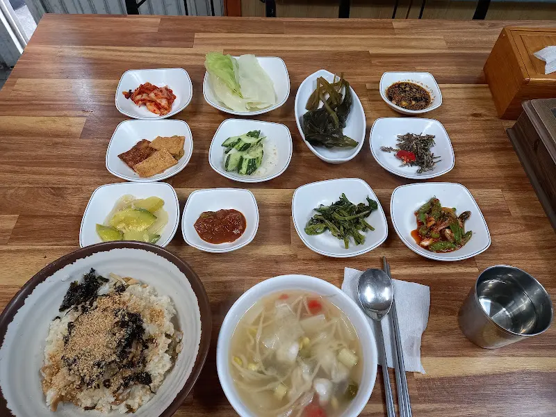 기쁨두배식당의 한 상 차림