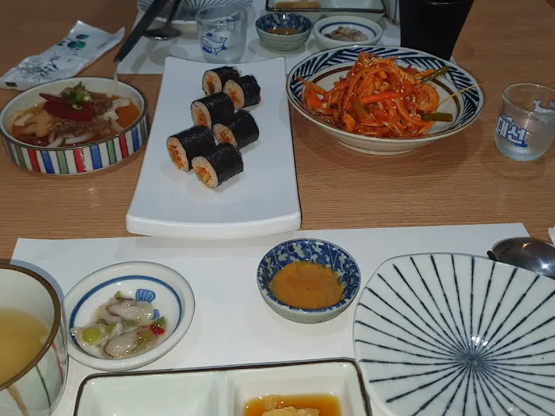 정갈하게 차려진 한 상