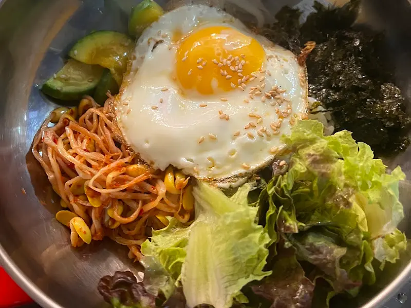 푸짐한 비빔밥