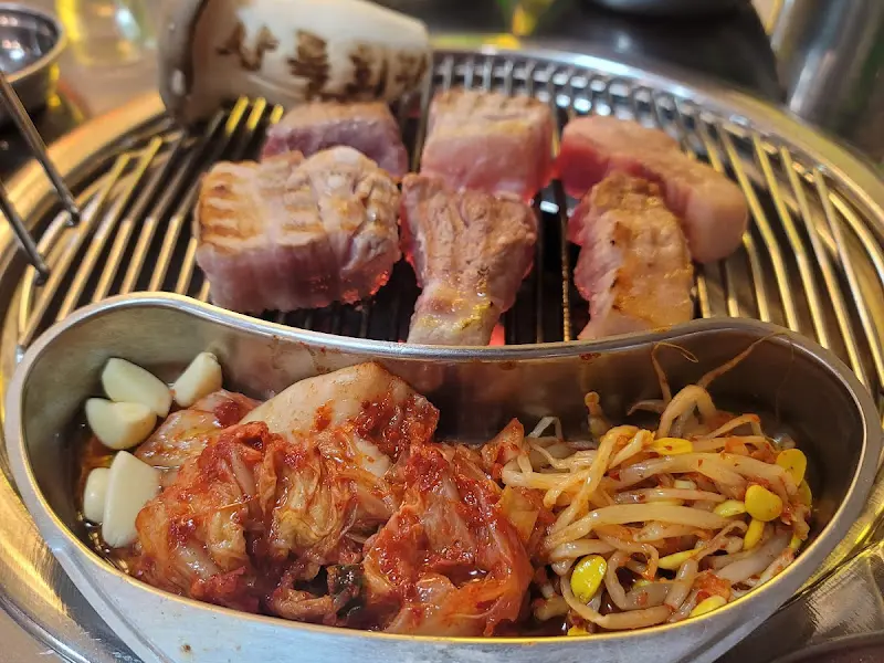 불판 위의 삼겹살