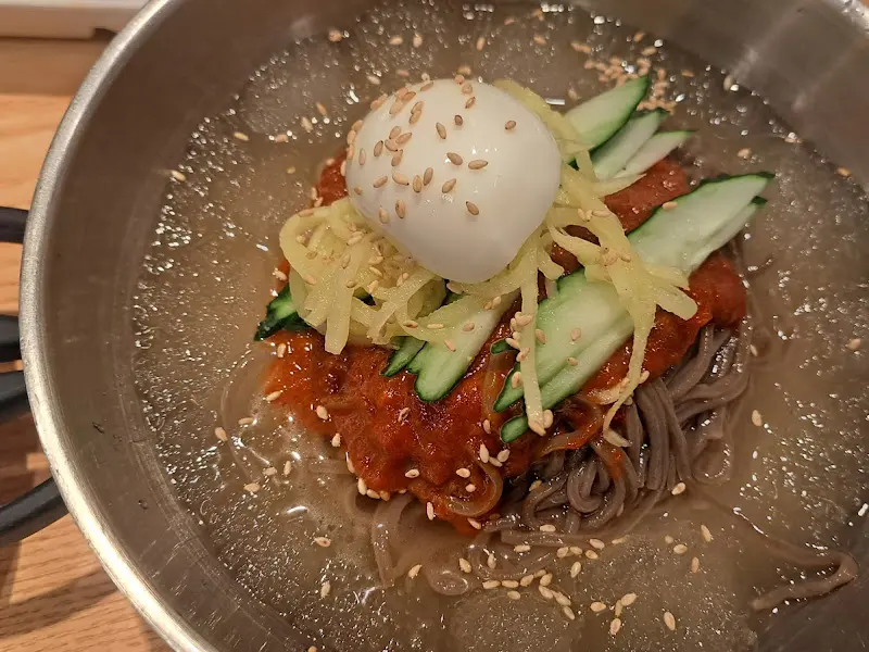 매콤달콤한 비빔 막국수