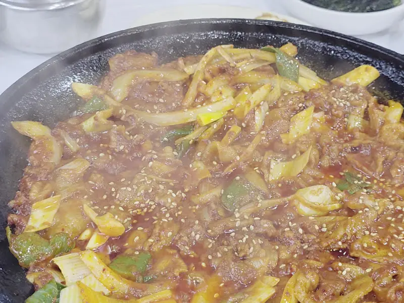 지글지글 끓는 두루치기