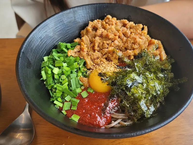 고기만두와 비빔모밀