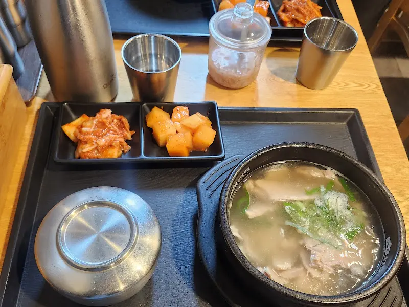 깔끔한 테이블 세팅