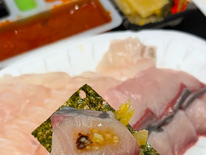 김에 싸 먹는 방어회