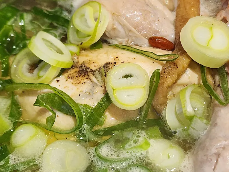 닭백숙 클로즈업 샷