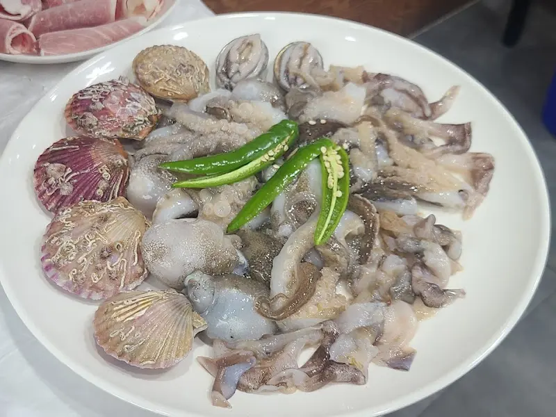 싱싱한 쭈꾸미와 새조개