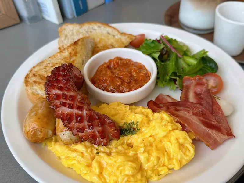 브런치 플레이트는 다채로운 구성으로 눈을 즐겁게 한다.