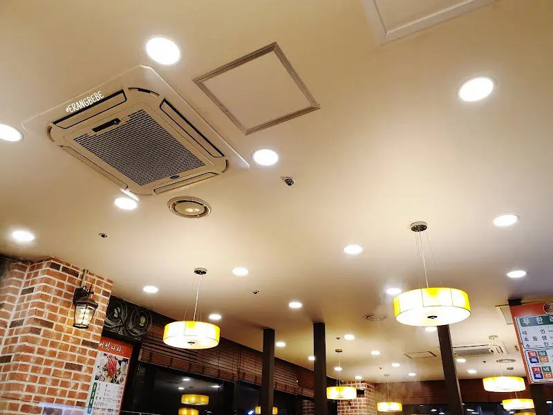 매장 내부 천장 조명