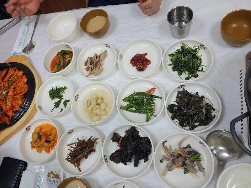 다채로운 기본 반찬