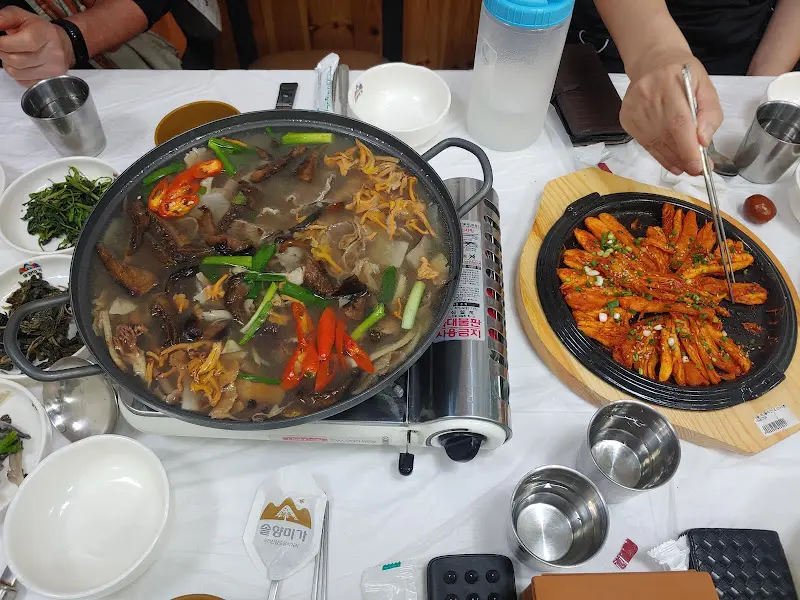 능이버섯전골과 더덕구이