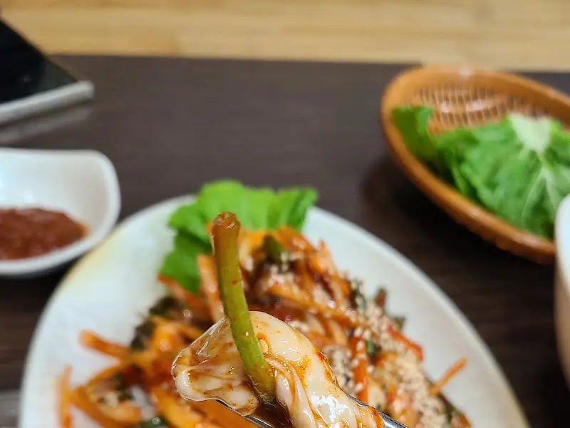 굴회무침 한 젓가락