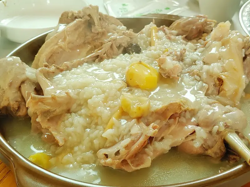 누룽지 오리백숙의 웅장한 자태