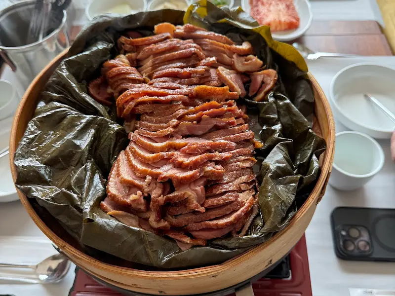 푸짐한 오리 한 상 차림