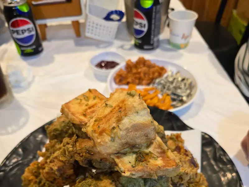 푸짐하게 담긴 깻잎치킨