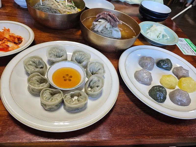 메밀묵과 곁들임 찬