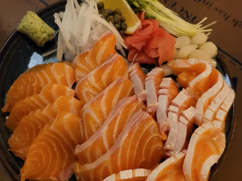 신선한 연어 사시미