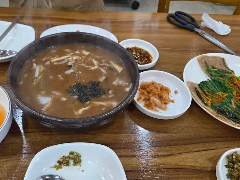 도토리칼국수와 반찬