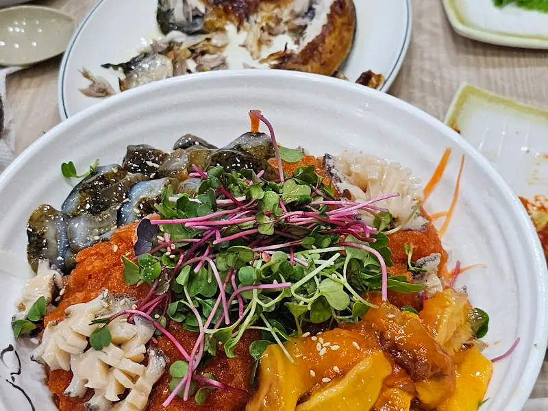 신선한 해산물이 가득한 스끼다시