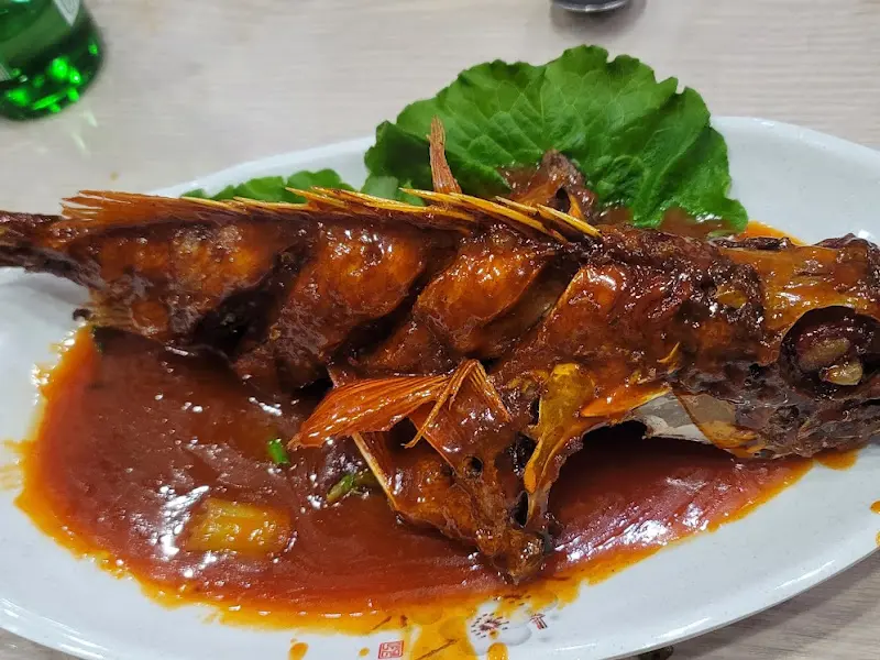 달콤한 소스가 인상적인 열기 튀김