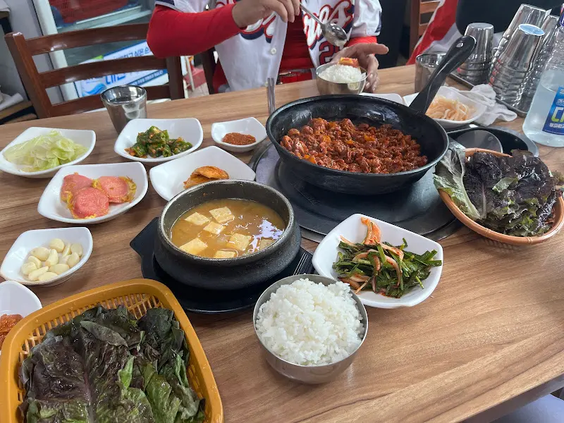 푸짐한 기본 반찬