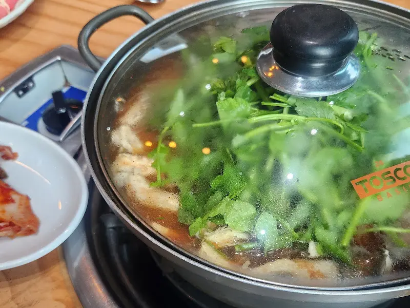 끓고 있는 샤브샤브