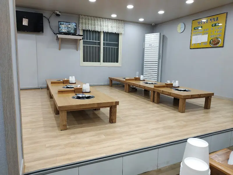 깔끔한 식당 내부