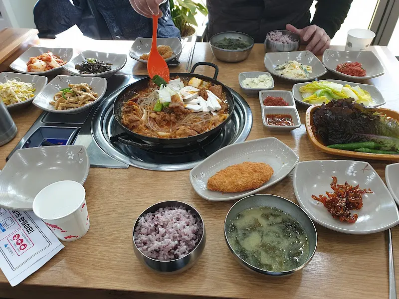 두루치기 한 상 차림