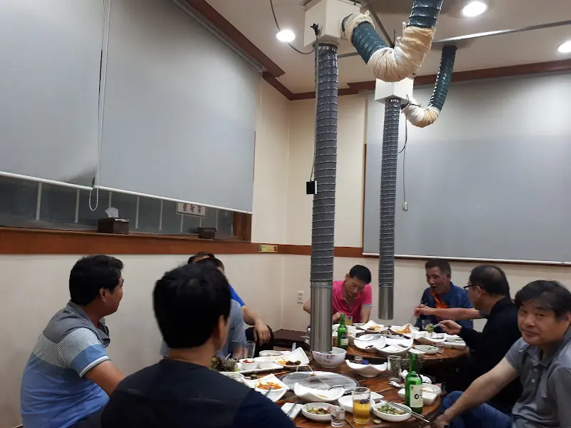 실내 테이블 모습