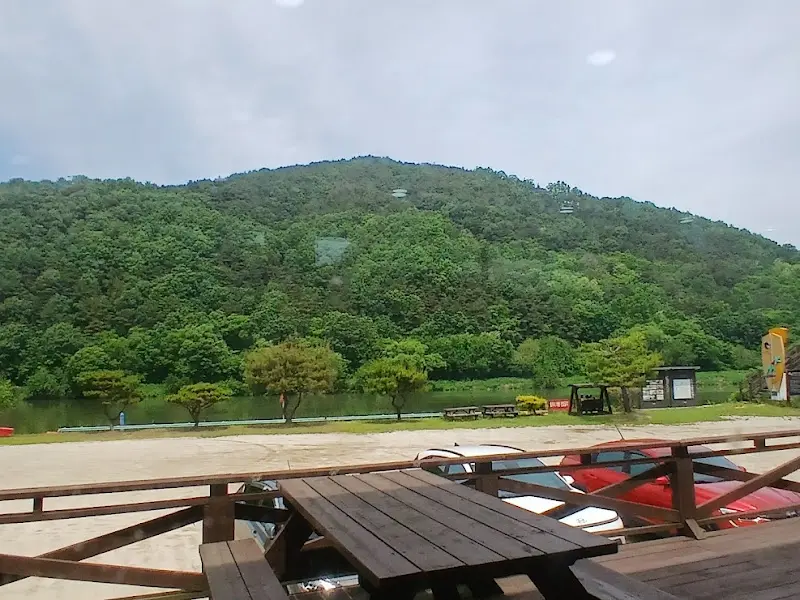 식당에서 바라본 금강 풍경