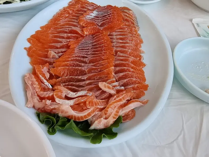 다시 봐도 먹음직스러운 송어회