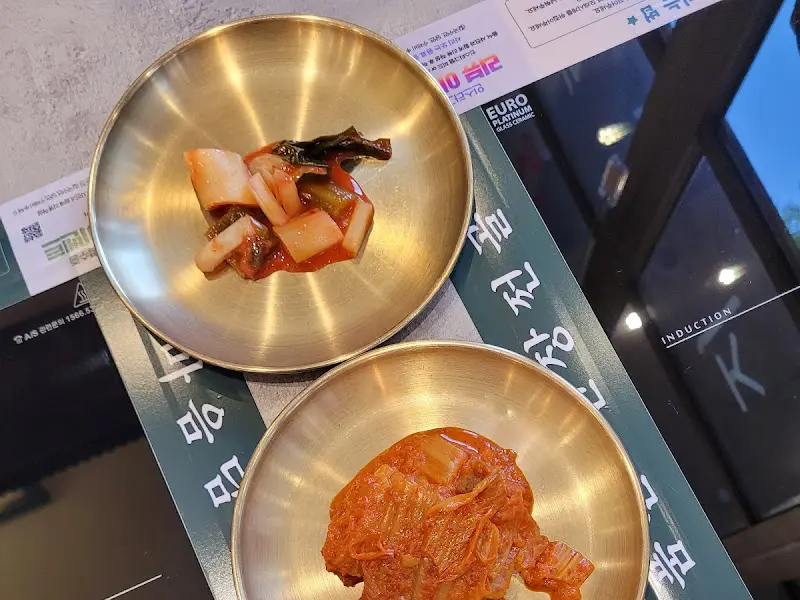 윤기가 흐르는 김치찜