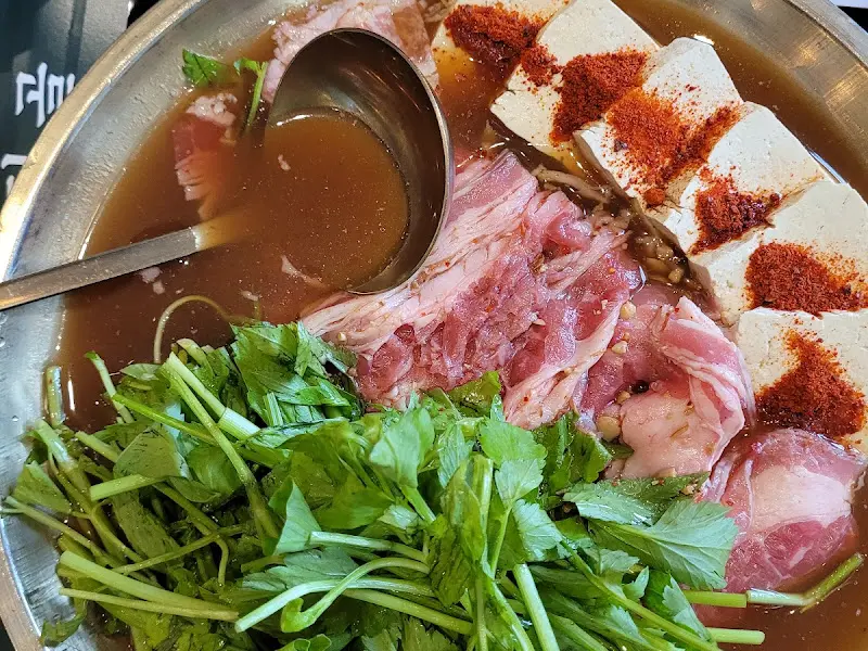 소고기삼겹 된장전골의 푸짐한 비주얼