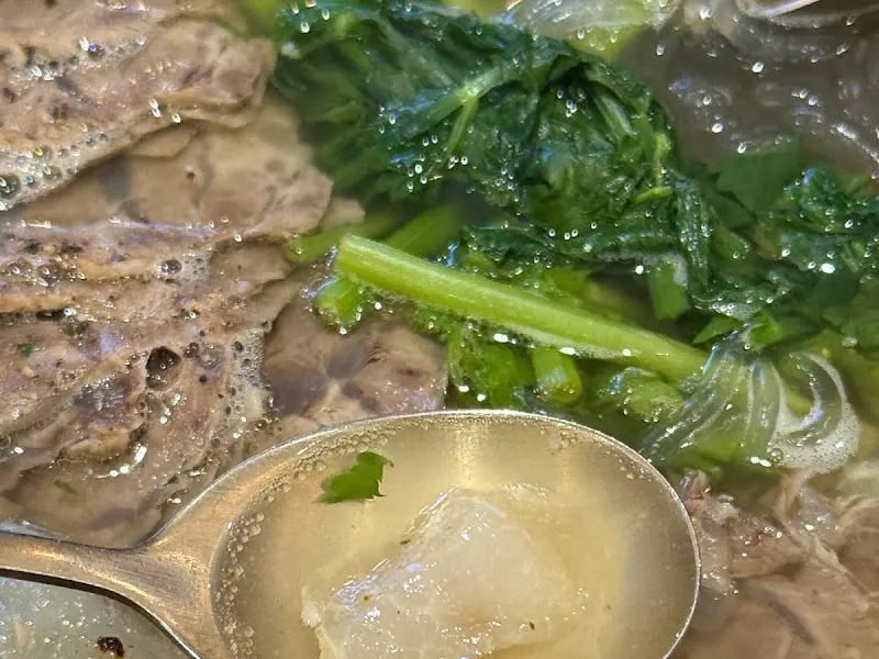 숟가락으로 뜬 된장전골 국물