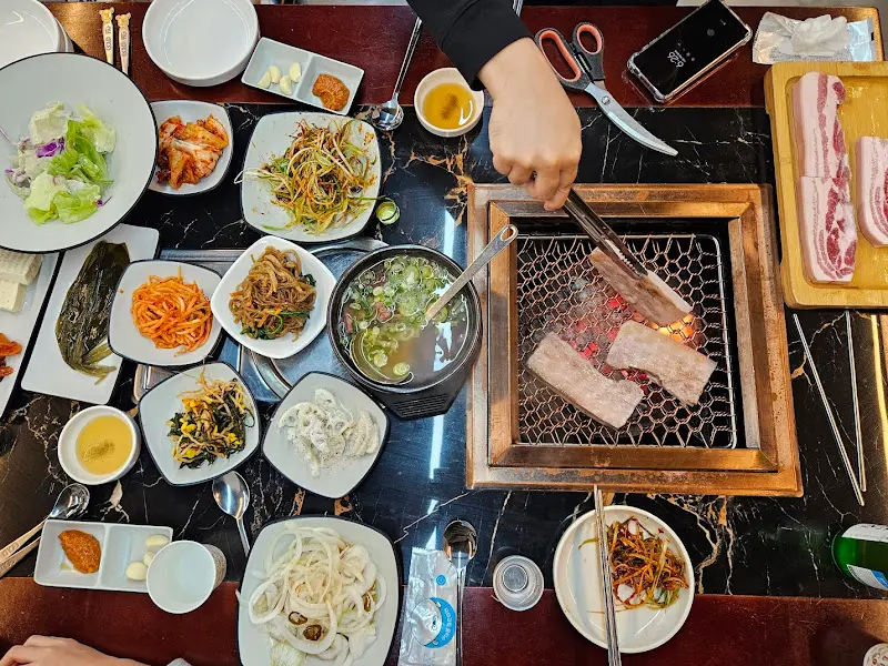 빠삐용 숯불구이 전체 상차림