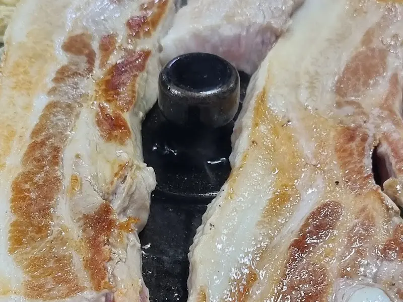 노릇하게 구워진 삼겹살