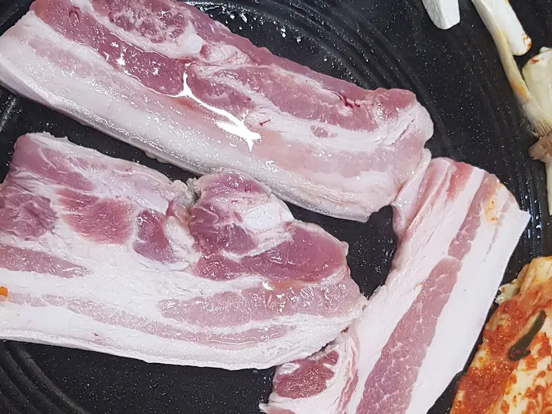 솥뚜껑 위의 삼겹살