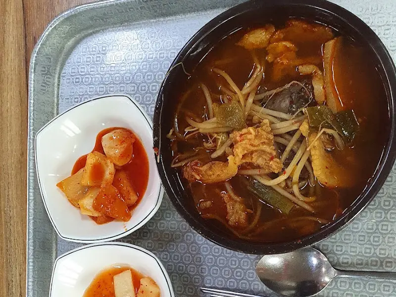 수구레국밥과 깍두기