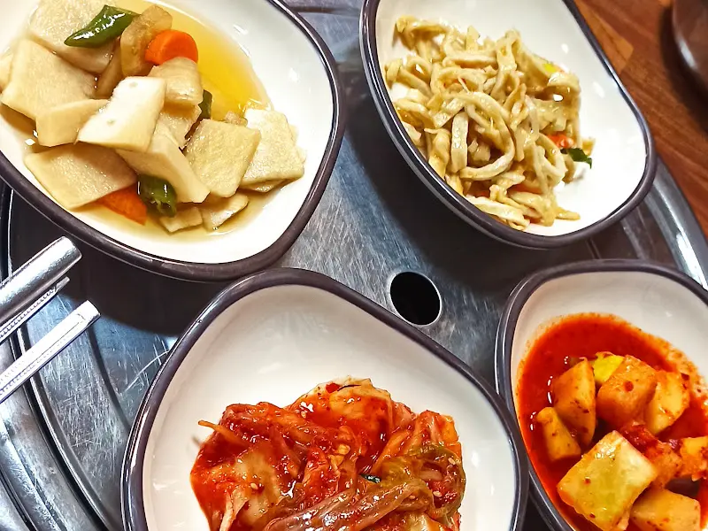 다양한 종류의 반찬들