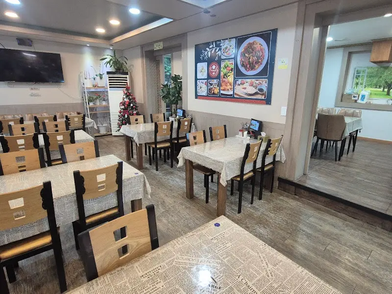 CYC 중앙아시아 음식 전문점 내부